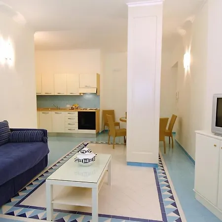 Aurora Aparthotel 4*