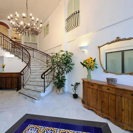 Aurora Aparthotel 3*